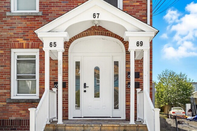 Building Photo - 65 Gem Ave