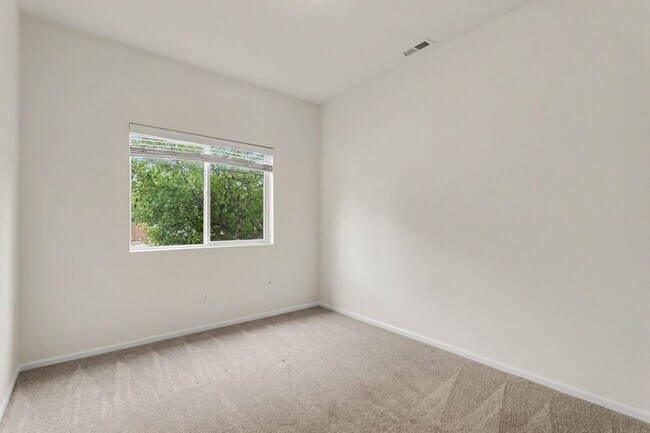 Building Photo - 3005 Eagle Loop NE