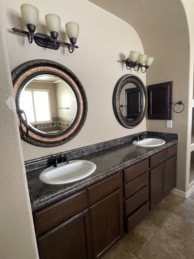 Building Photo - 3132 Tunnel Point Way