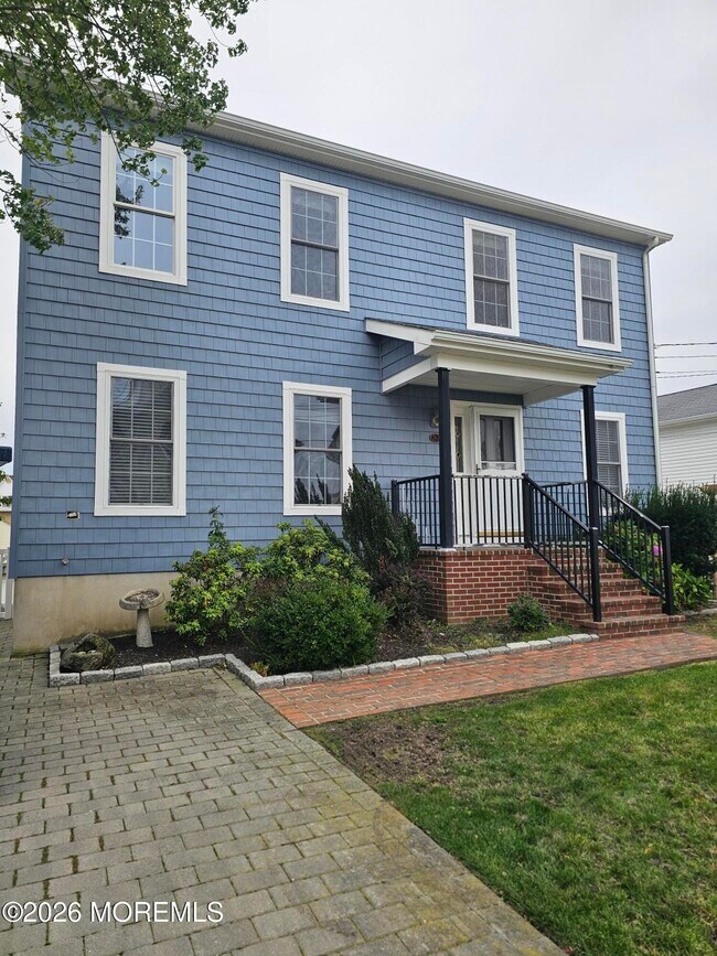 Building Photo - 262 Evergreen Dr