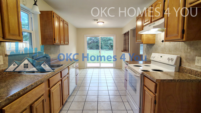 Building Photo - Live in Mustang and save $650 off the first full months rent!