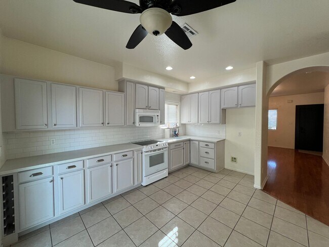 Building Photo - 3 BEDROOM HOME IN THE FOOTHILLS!