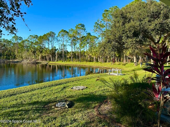 Building Photo - 2461 Stratford Pointe Dr