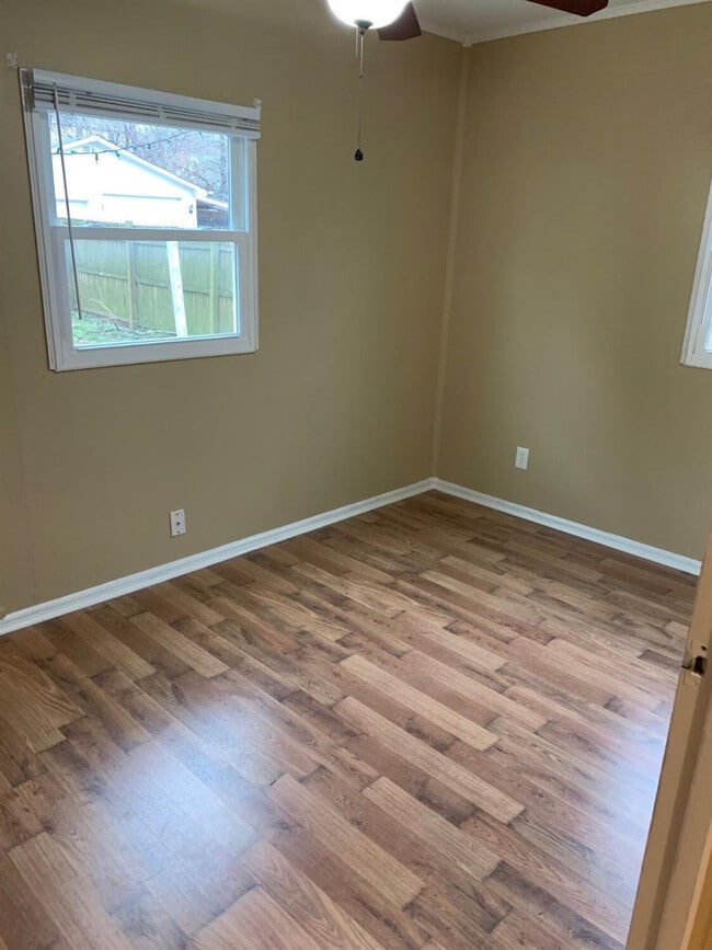 Building Photo - 937 Meadow Ln
