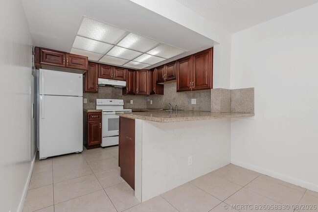 Building Photo - 8830 W Sample Rd