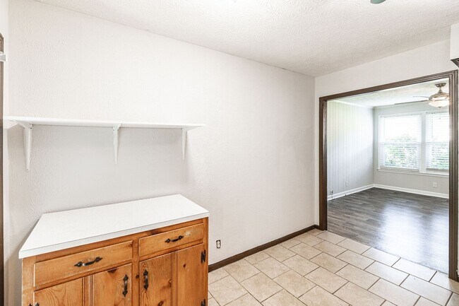 Building Photo - 127 B Susan Dr