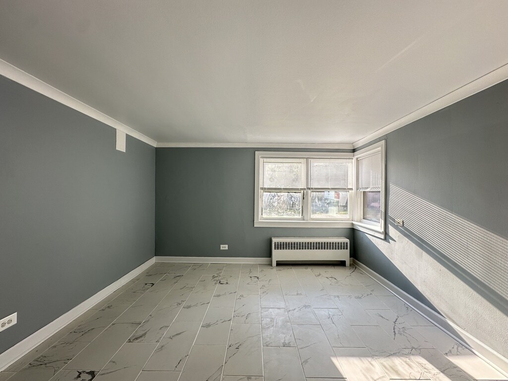 Building Photo - 2754 W North Shore Ave