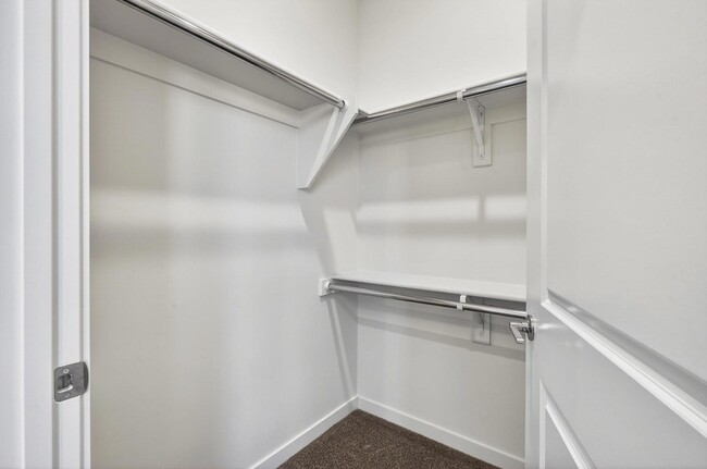 Building Photo - 983 W State St