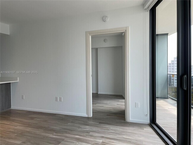 Building Photo - 801 S Miami Ave