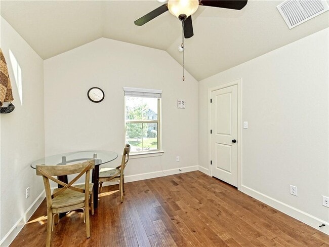 Building Photo - 332 Quartz Dr