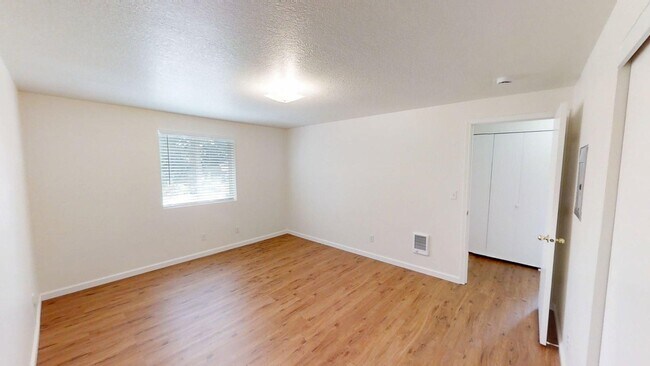Building Photo - 618 NE 93rd Ave