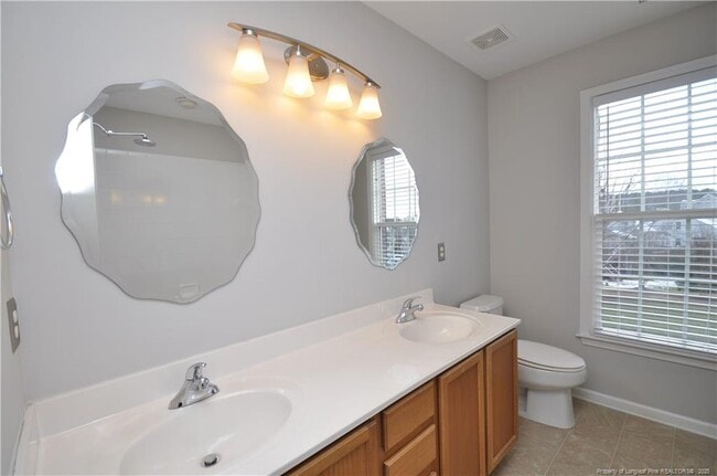 Building Photo - 402 Knightsborough Way