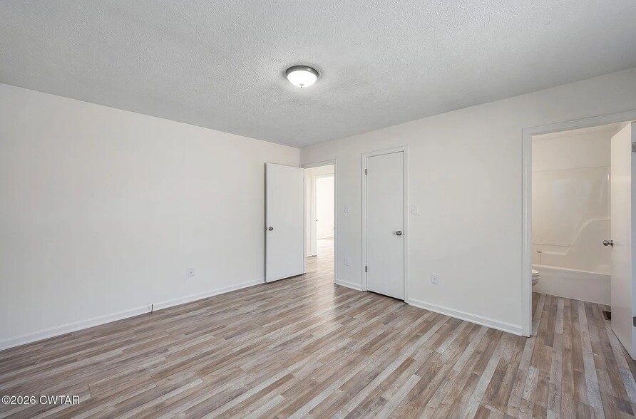 Building Photo - 52 University Cove