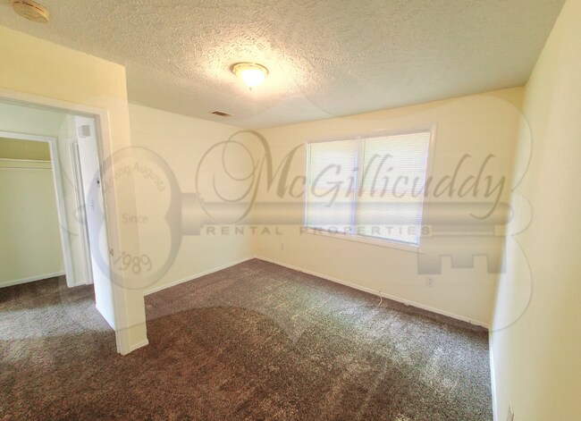 Building Photo - 1207 Holden Dr