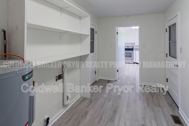 Building Photo - 1225 Panorama Dr