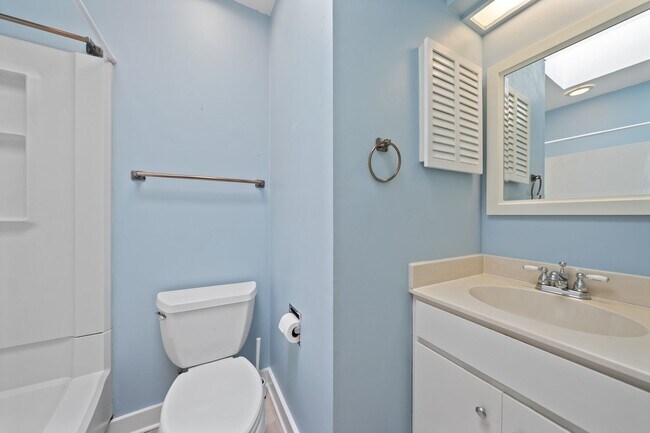 Building Photo - Available mid-July! 3 Bedroom/3 Bath Townhome in Falconbridge!