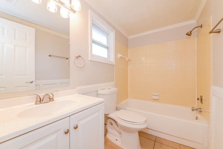 Building Photo - 5009 Silk Oak Dr