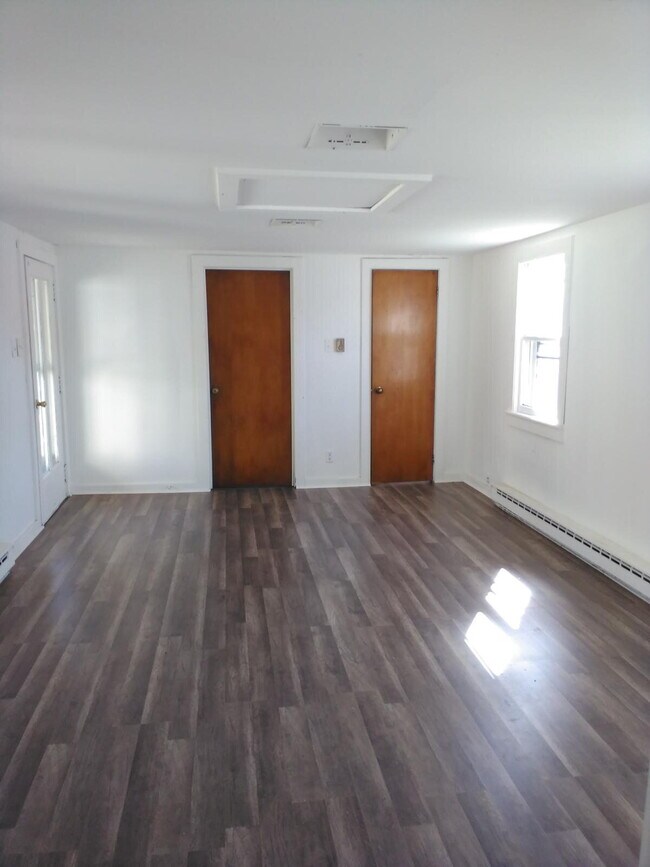 Building Photo - Discover your ideal living space in the he...