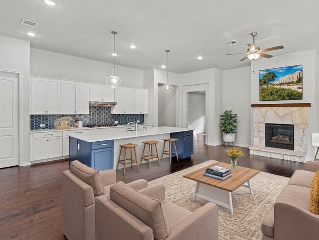 Building Photo - Modern updates and amenities but feels like home!