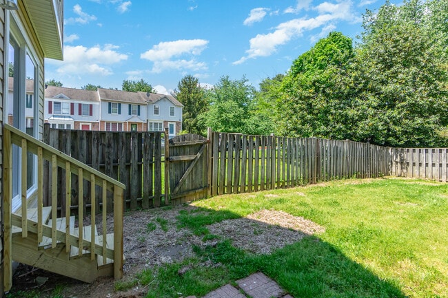 Building Photo - 324 Talbot Ct