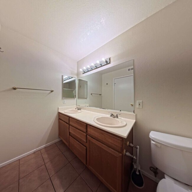 Building Photo - 3 Bedroom | 2nd Floor | Laminate Floors | Gated Community