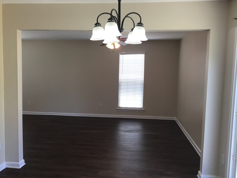 Building Photo - 7014 Honey Tree Ln