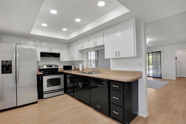Building Photo - 2415 Bayshore Gardens Pkwy