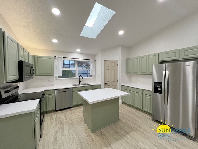 Building Photo - Charming 3-Bedroom + Office Home in Crestview, Prime Location Near I-10 & FL-85!