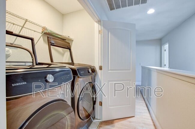 Building Photo - 8028 Glade Rd