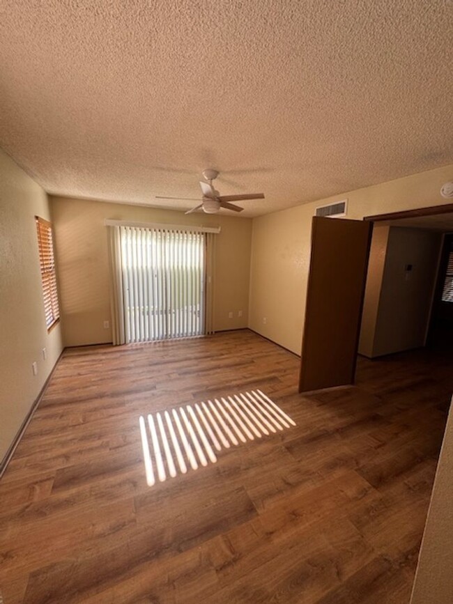 Building Photo - Northwest- 3 bedroom/ 2 bathroom with pool!