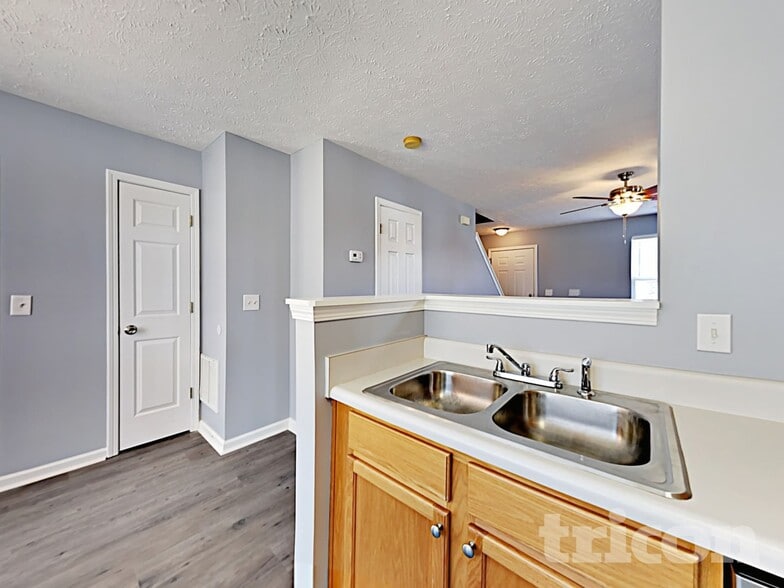 Building Photo - 242 Oak Grove Way