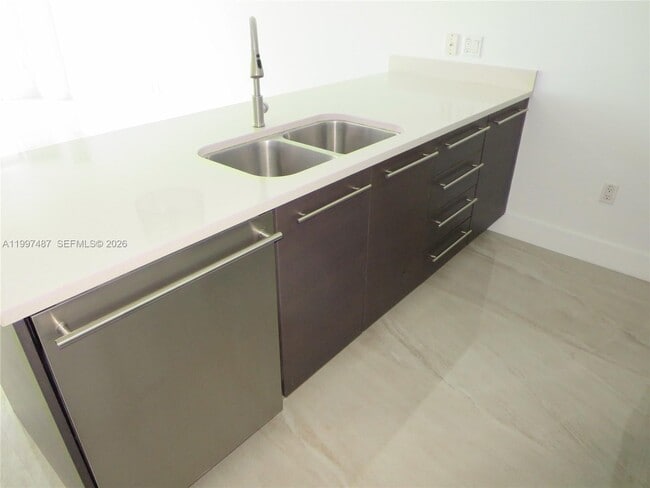 Building Photo - 500 Brickell Ave