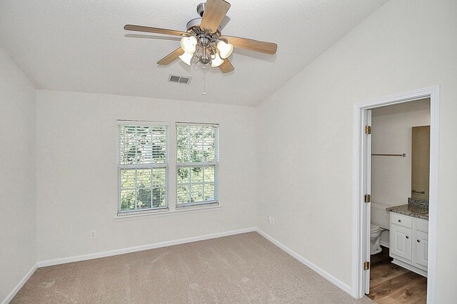 Building Photo - Luxury Townhome minutes from Uptown!