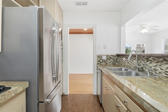 Building Photo - 2007 Montclaire St