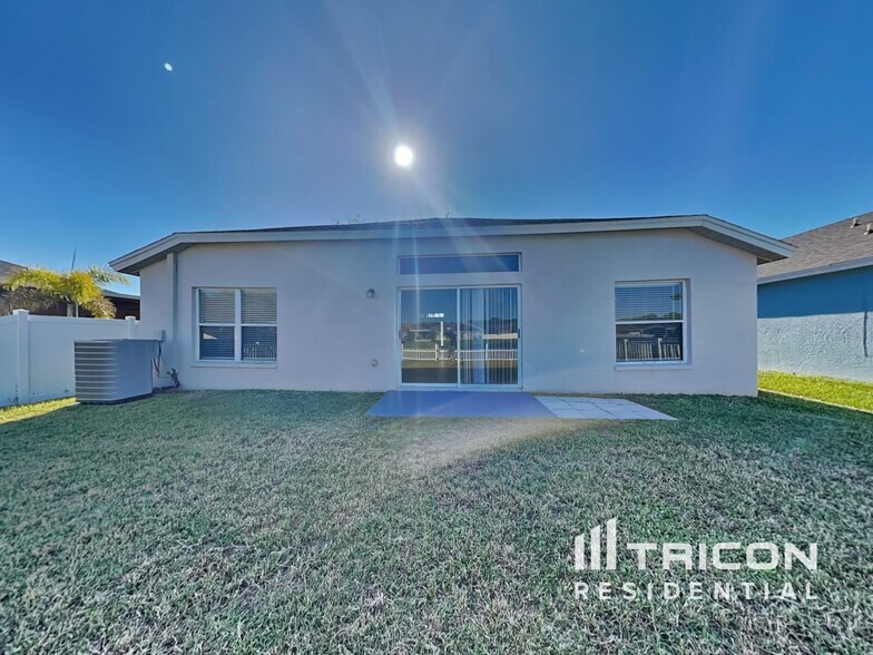 Building Photo - 945 Ridge Haven Dr