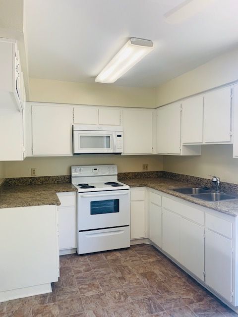 Building Photo - 1920 Peyton Ave