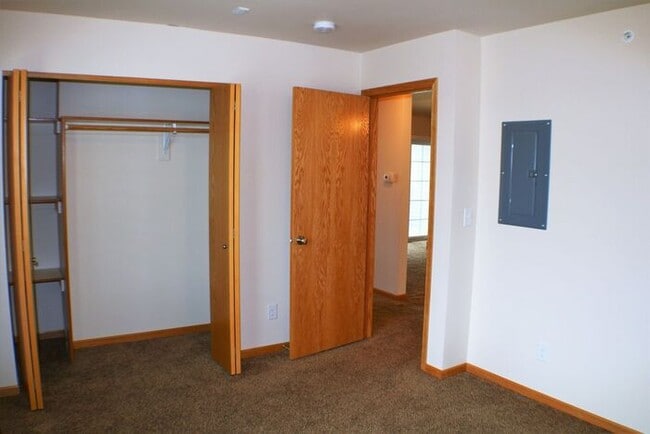 Building Photo - $1,135 | 2 Bedroom, 2 Bathroom Condo | No ...