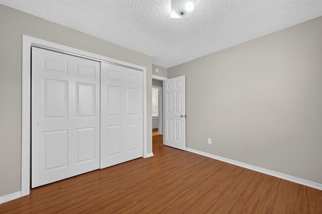 Building Photo - 2306 Lord Nelson Dr