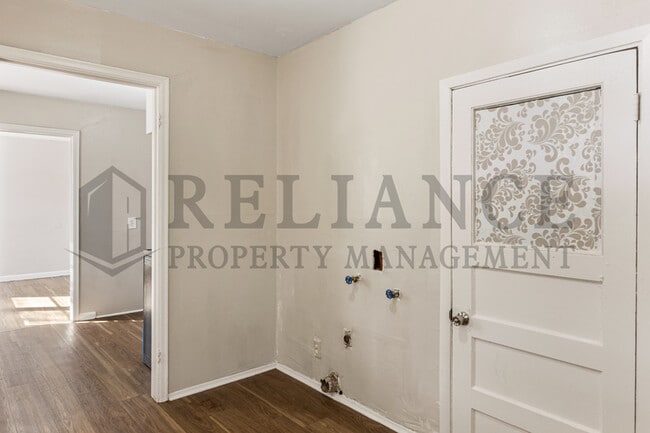 Building Photo - 628 S Mission Rd