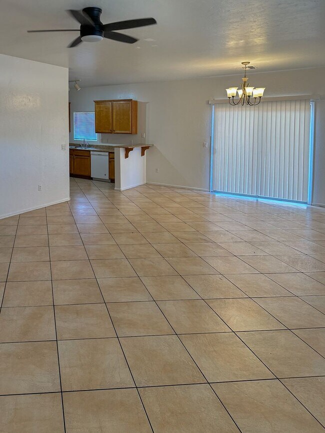 Building Photo - Large 4 bedroom home with Den - Corner lot...