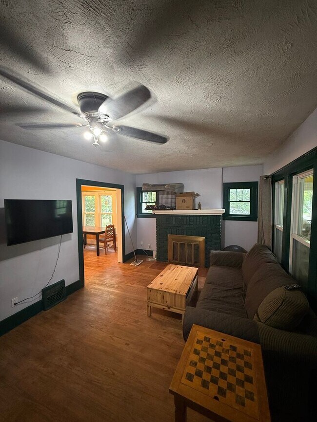 Building Photo - Charming 3BR House in Waterford