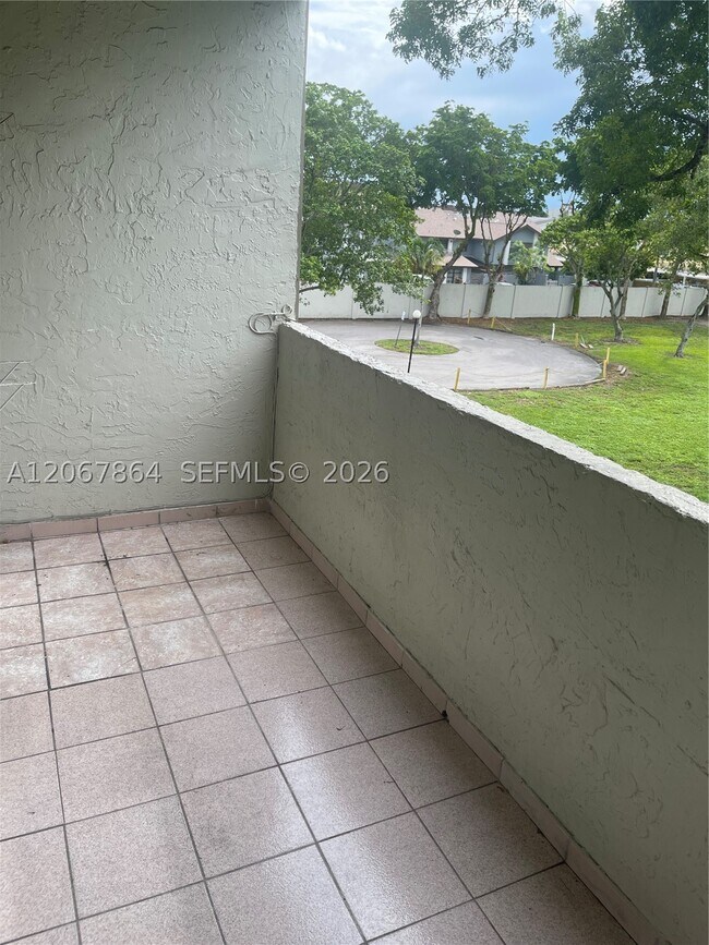 Building Photo - 10000 NW 80th Ct