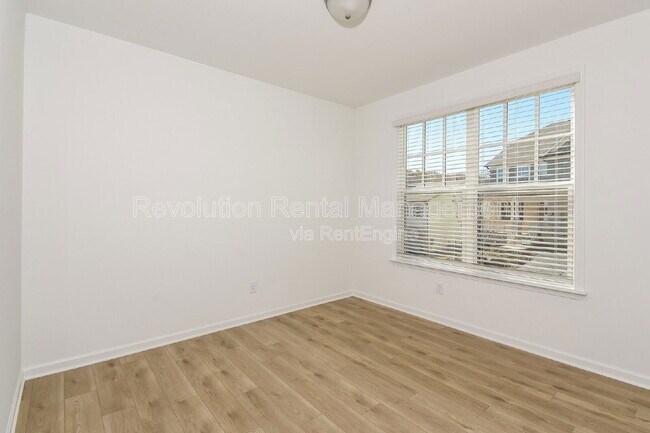 Building Photo - 319 Foxhill Dr