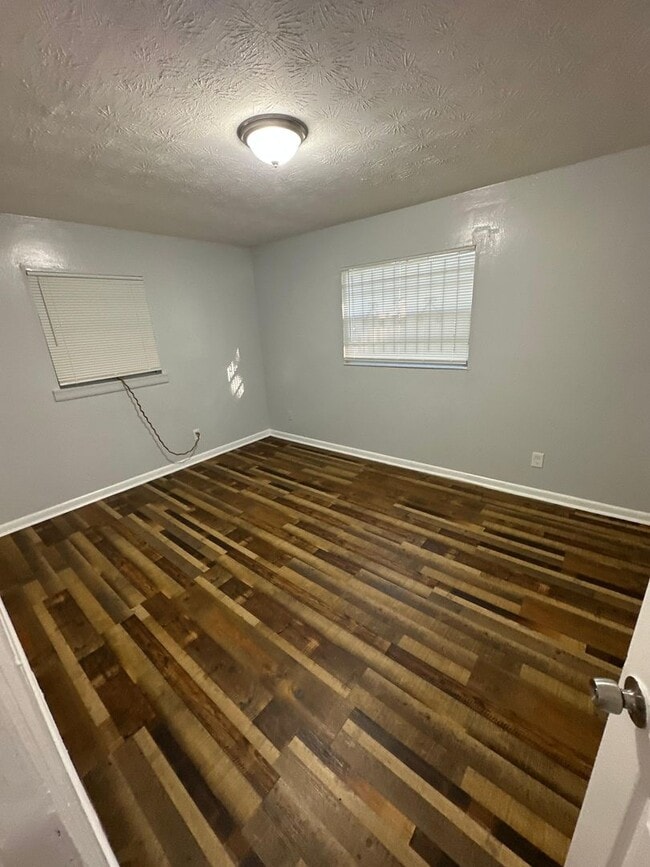 Building Photo - Fully Renovated 3/2 Available for Immediate Rent!