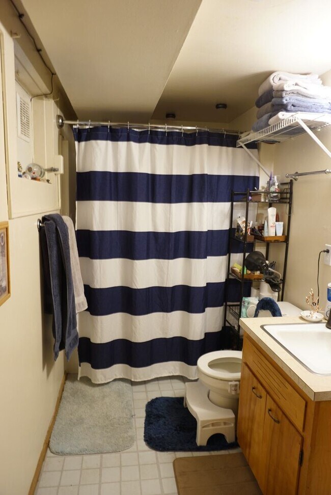 Building Photo - 2 Bedroom, 1 Bath duplex on Military Hill!