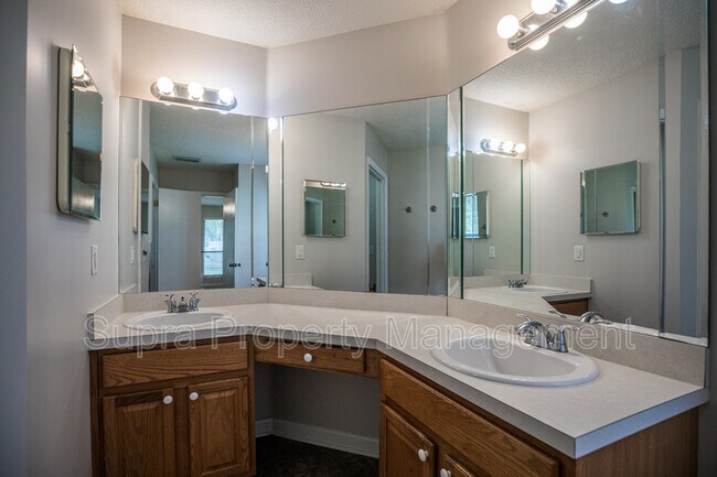 Building Photo - 12449 Long Lake Dr N