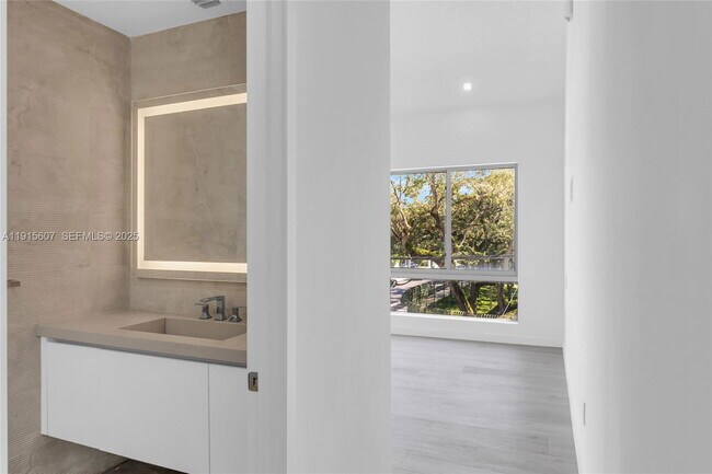 Building Photo - 3604 Day Ave