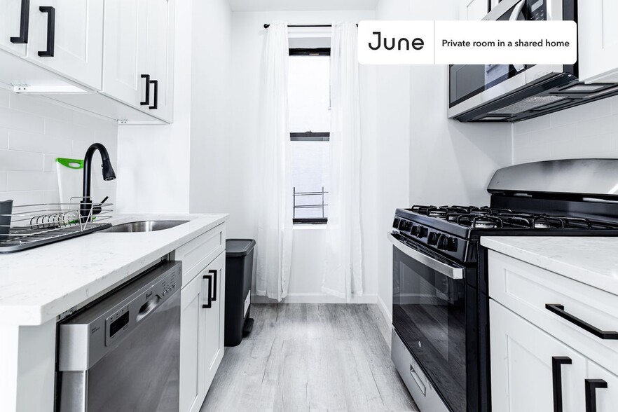 Building Photo - Room in Shared 4 bed/1 bath home
