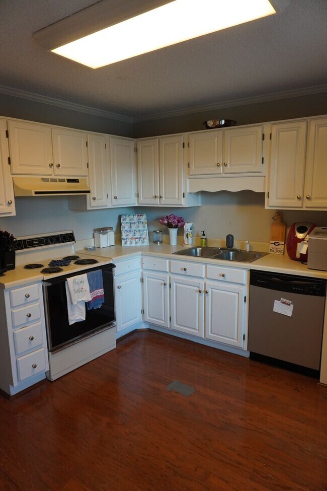 Building Photo - 1515 S Lumpkin St