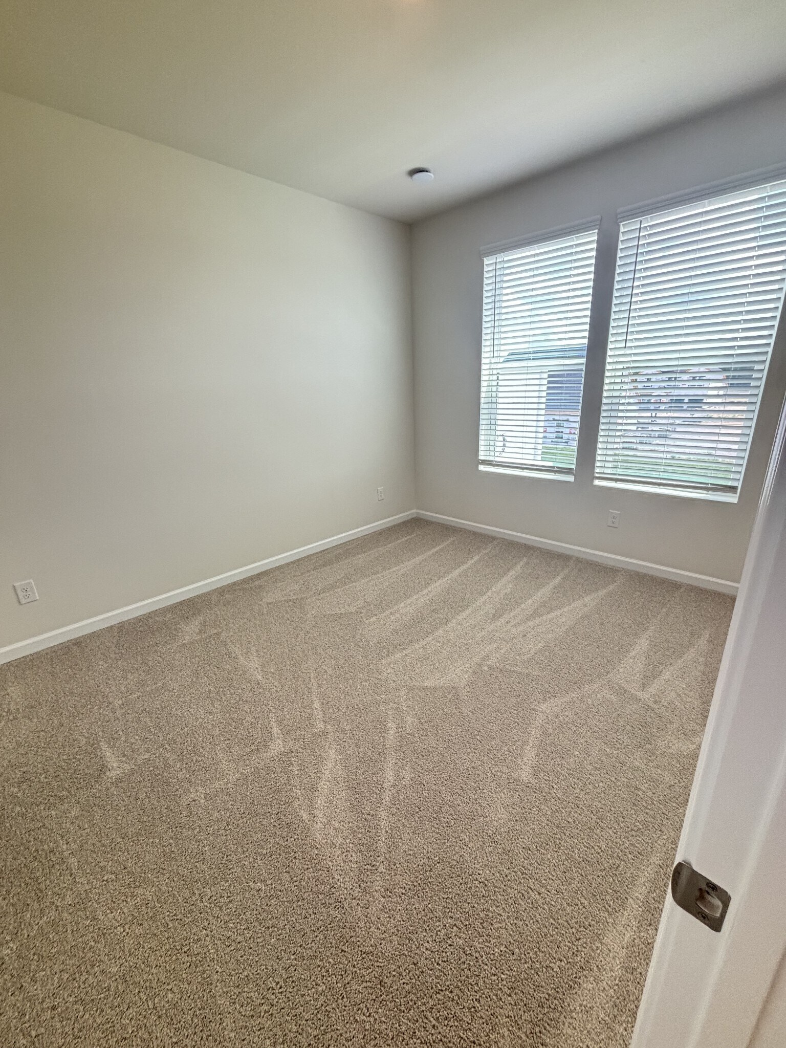 Building Photo - 607 Club View Way